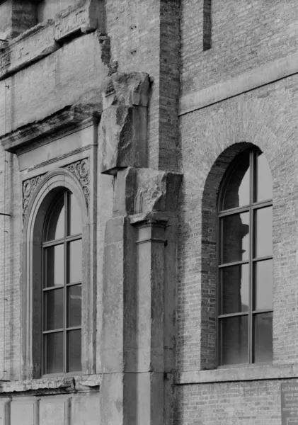 Zwei Fenster Alte Pinakothek München